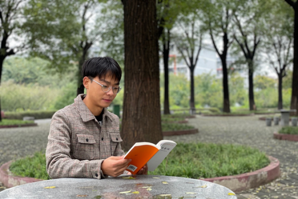 e09ee07b8c7b49b5886441fc86602dd9.png 张东杰.png