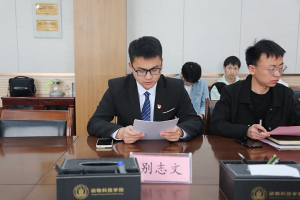 获奖员工代表发言.jpg