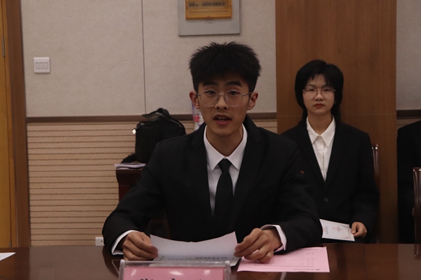 获奖员工代表张广义发言.jpg