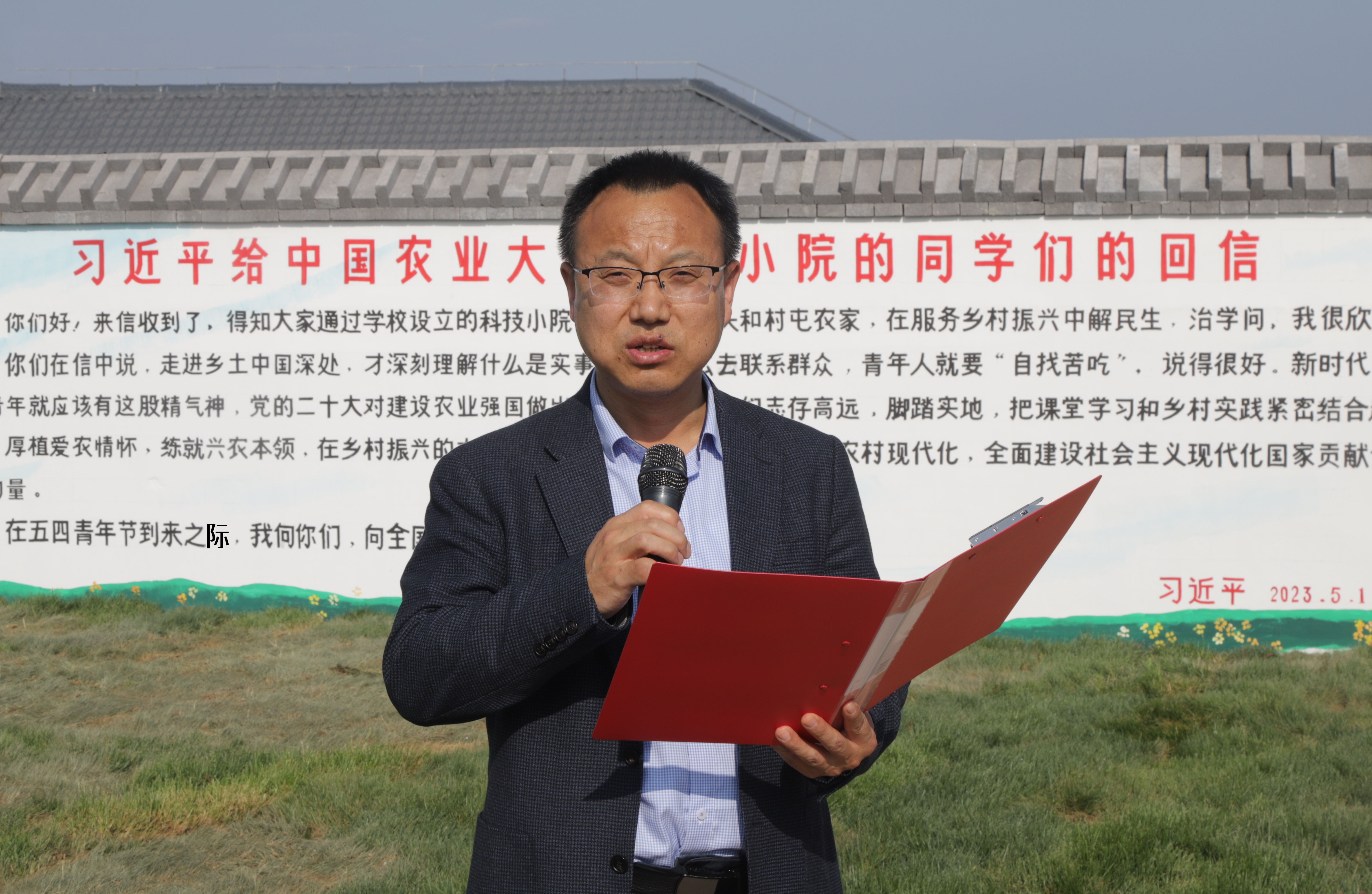 公司党委副书记王力领学回信精神