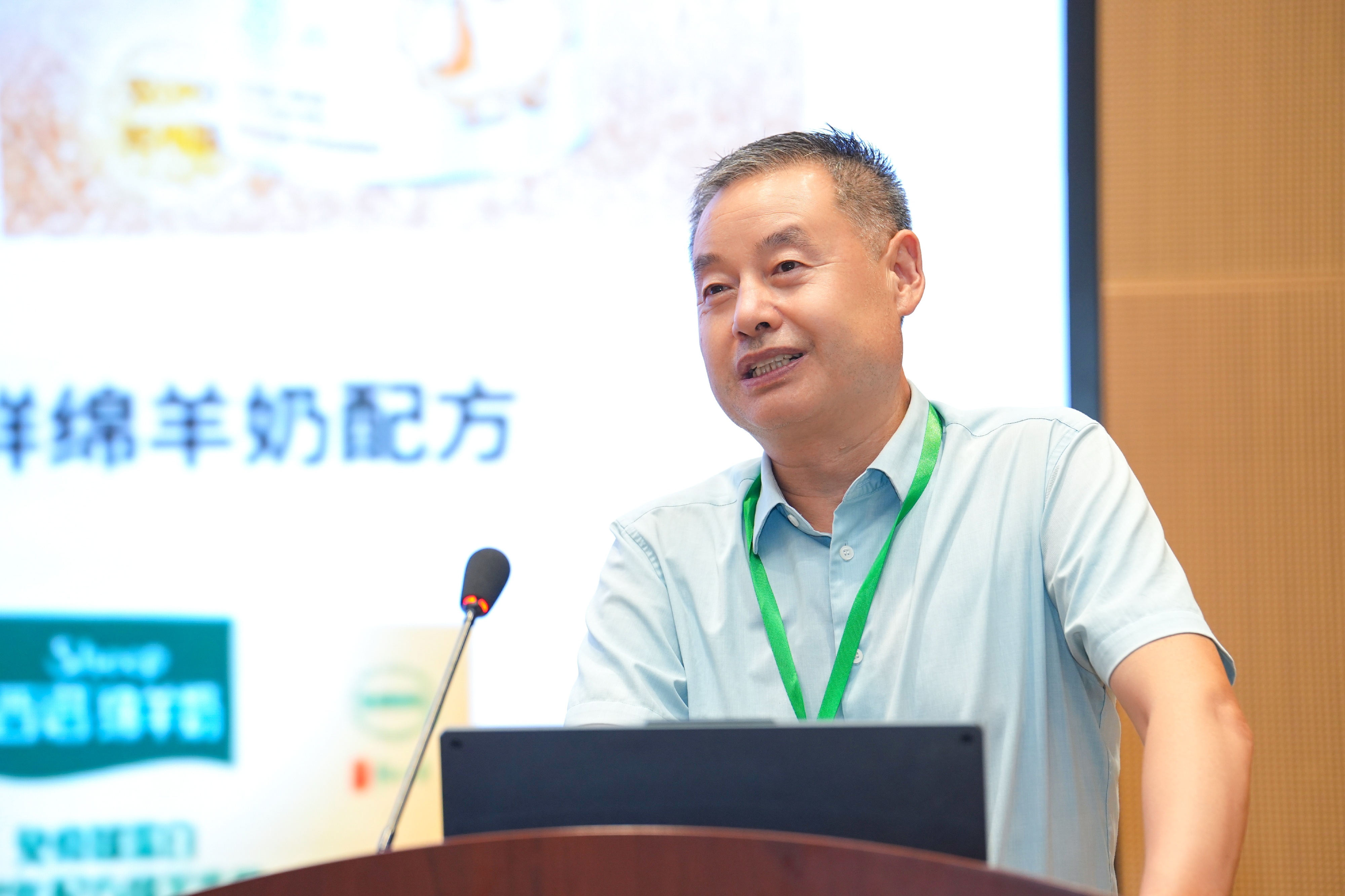 3.宋宇轩作报告.JPG