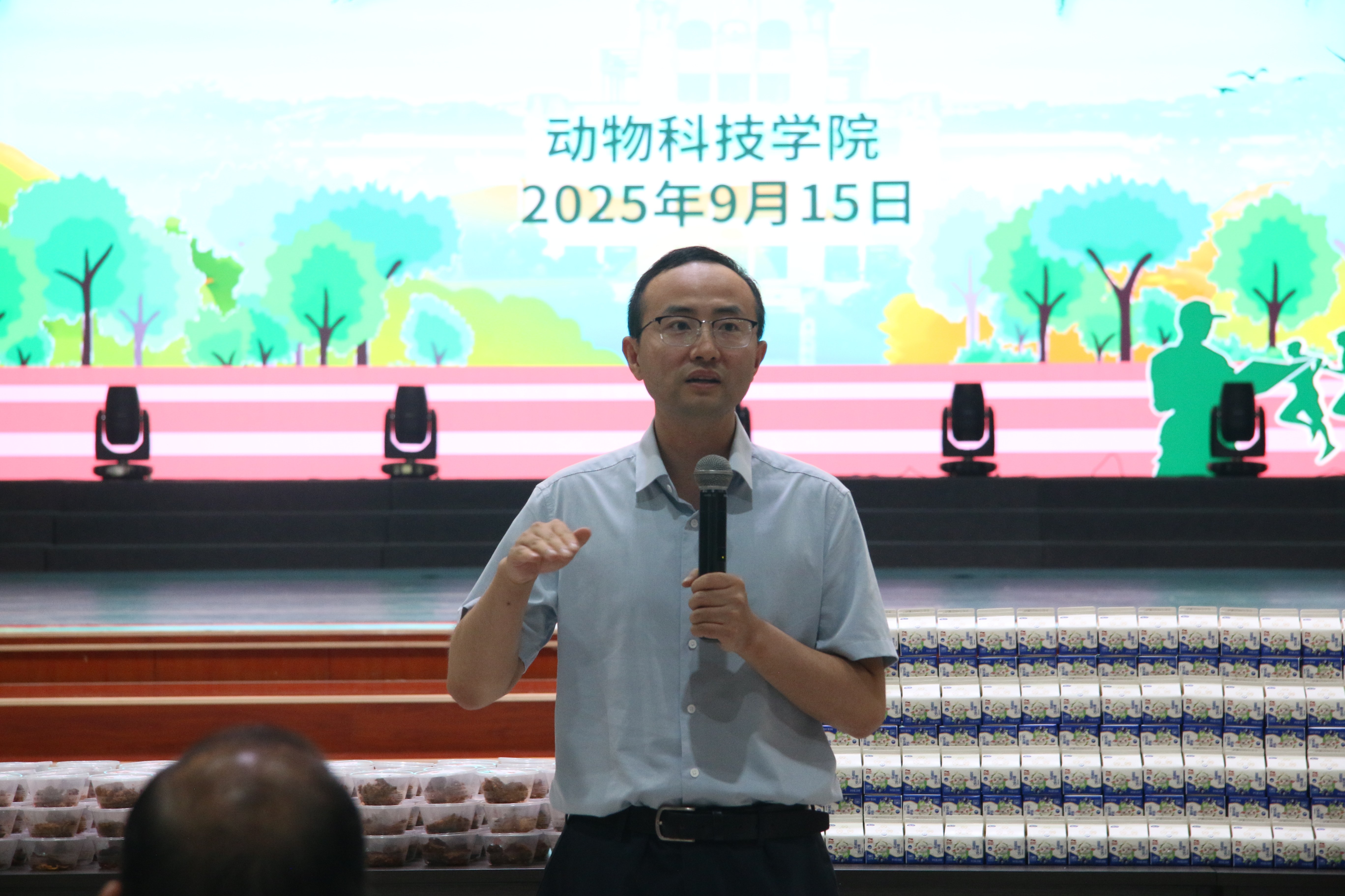 经理2(1).jpg