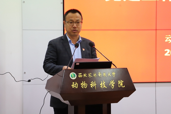 9bdd3130a3e24686ade51bd3ba1eb40a.jpg 公司党委副书记王力解读创建全国党建工作标杆院系工作方案.JPG