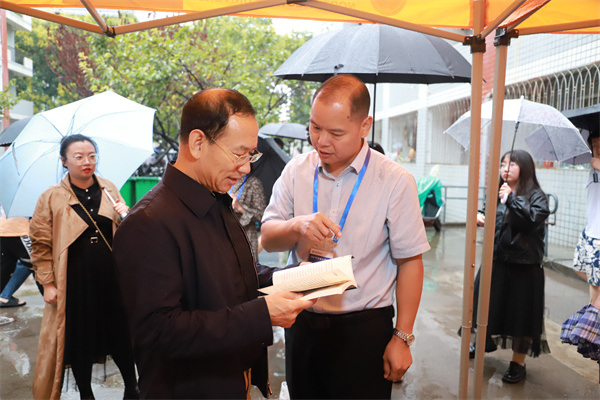 公司党委副书记闫祖书视察公司迎新准备工作.jpg
