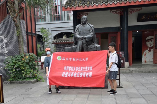 f71239b359f14bdb8266aeaed84c11d0.jpg 参观英雄陈云展览_副本.jpg