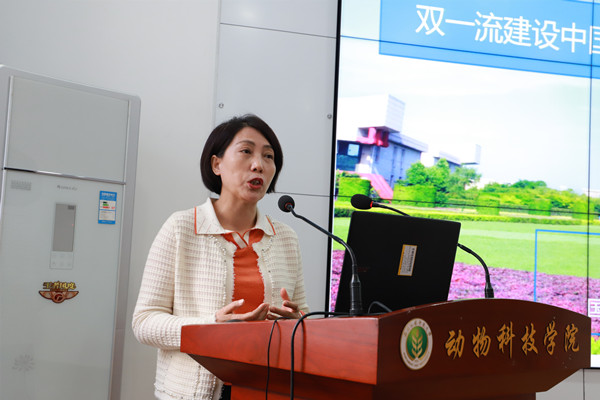 国际公司副经理王玉环作报告.jpg