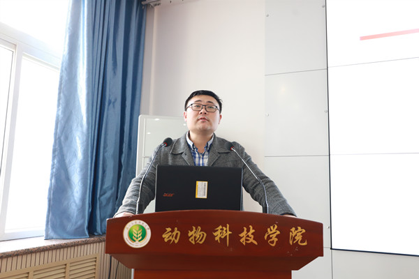 公司副经理凌飞教授解读政策.jpg