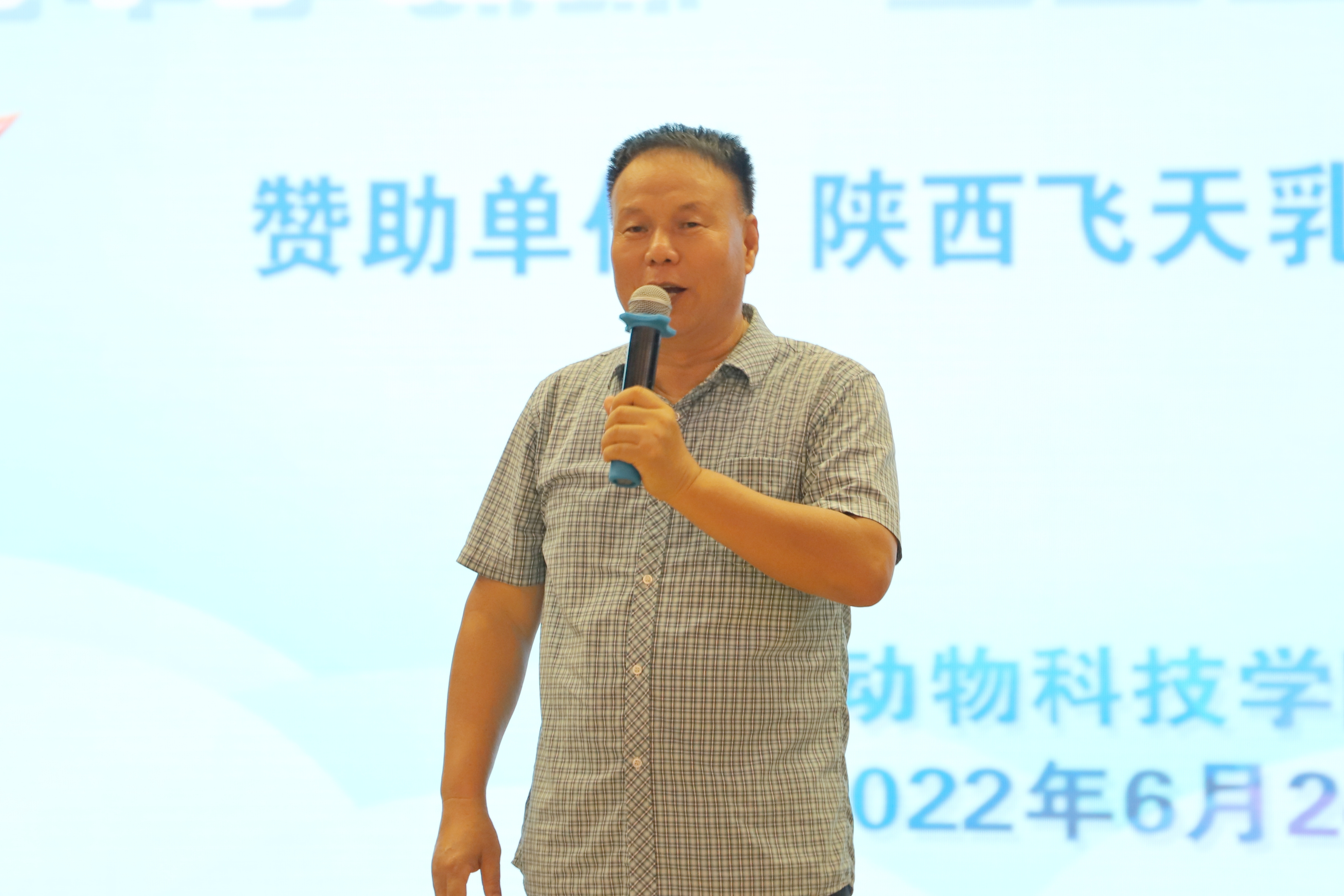 曹斌云教授寄语员工.jpg 曹斌云教授寄语员工.jpg