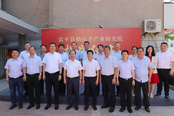 33a11172278a475eb11c1468791010c9.jpg 合影留念.jpg