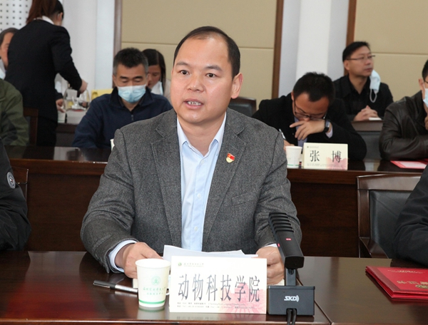 0e3119dfcdb34743998fd0aa2a133243.jpg 动科公司党委书记曹军会发言.jpg