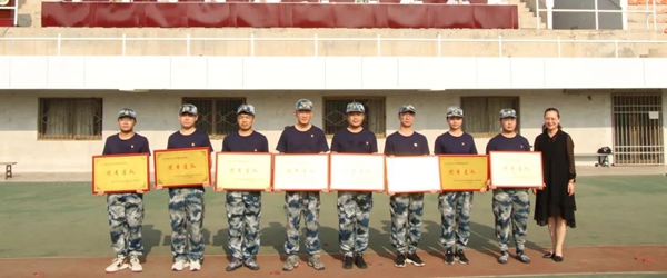 54eca87a03e04fe89c61c0daaa174917.jpg 10 老员工军事训练优秀连队.jpg