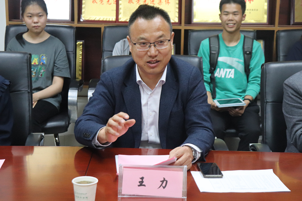 335ad51f2c7d4537ba10cce7e5e8d9c3.jpg 王力讲话.jpg