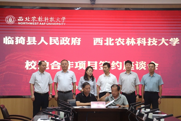 8dc2718cd76a433696ba8ba7f8ec6ec5.jpg 签约_副本.jpg