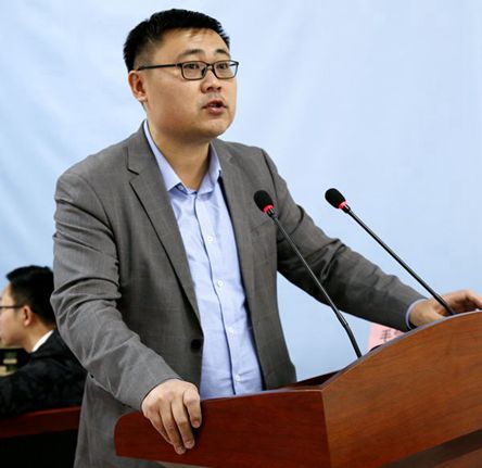 1.凌飞经理致辞并住持论坛_副本.jpg