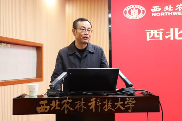ba53eb10a50c4fc5810f7c89a56eff4b.jpg 副董事长马建华同志主持聘任仪式.JPG